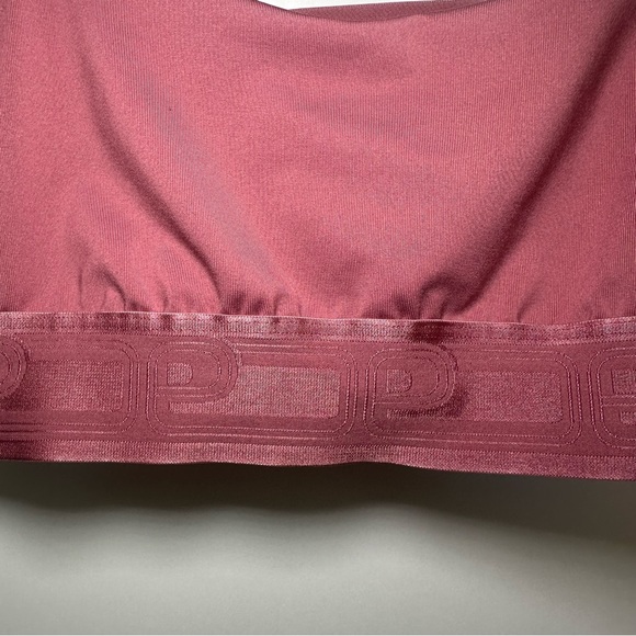 VS Pink Ultimate Scoop Sports Bra, Soft Begonia, Medium - Picture 7 of 10